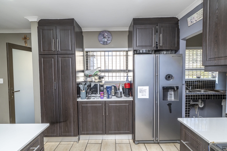 3 Bedroom Property for Sale in Uitzicht Western Cape